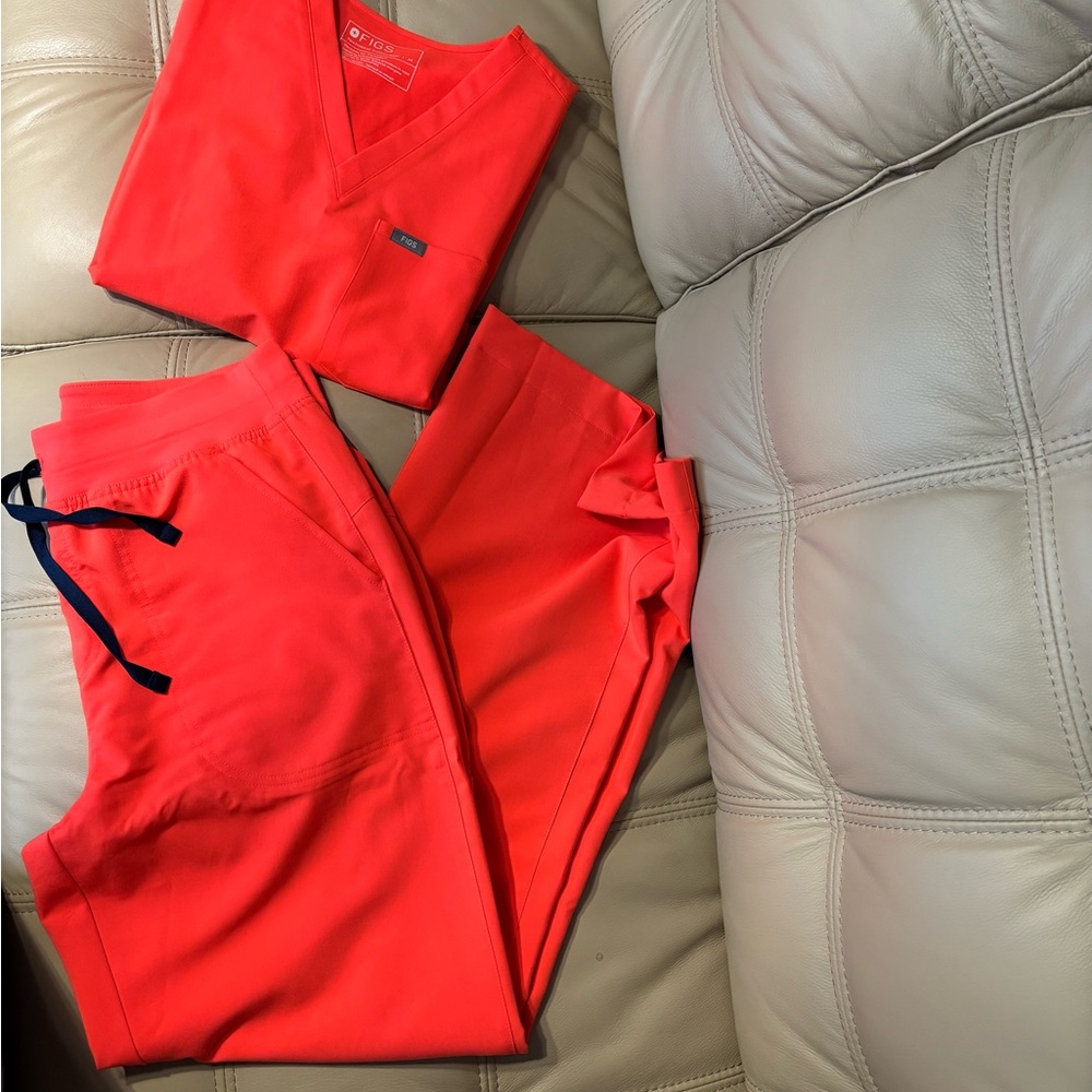 Bright Coral Scrub Set